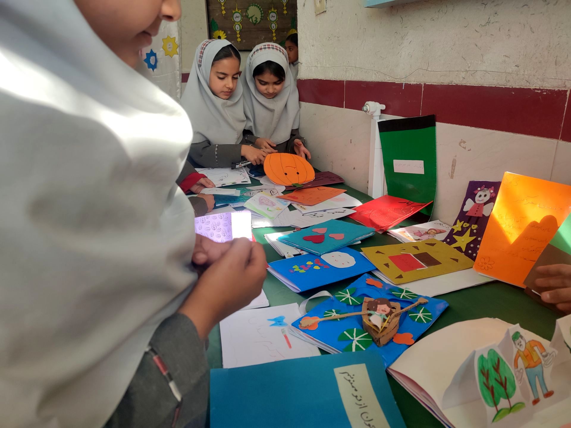 زنگ کتاب و کتابخوانی در مدرسه شهید نجفی فدافن به صدا درآمد