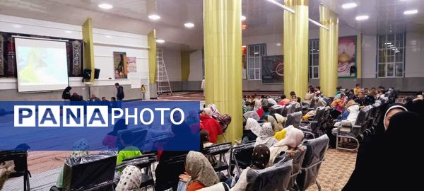 اکران انیمیشن یوز ایرانی رادر حسینیه روستای کاریزک