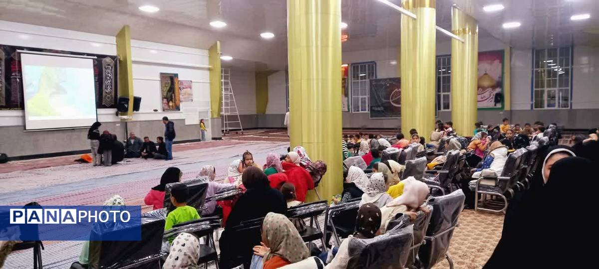 اکران انیمیشن یوز ایرانی رادر حسینیه روستای کاریزک