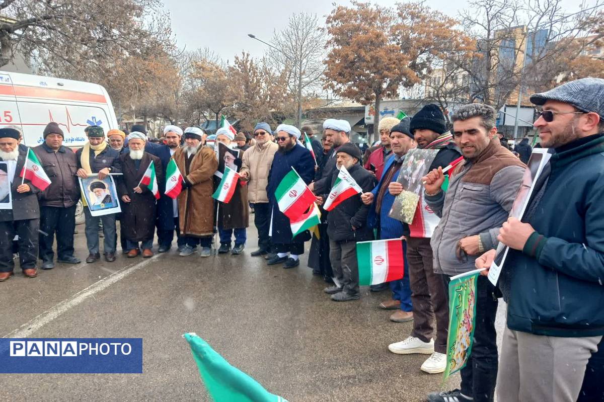 حضور پر شور مردم روستای غلامان در راهپیمایی ۲۲ بهمن