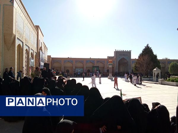 آرامگاه مدرس کاشمرصحنه تجدید میثاق بسیجیان در هفته بسیج  