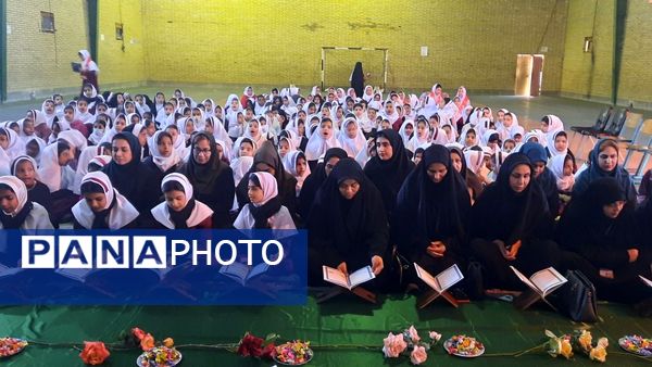 نور قرآن در ایام فاطمیه دبستان استقلال حاجی‌آباد را روشن کرد