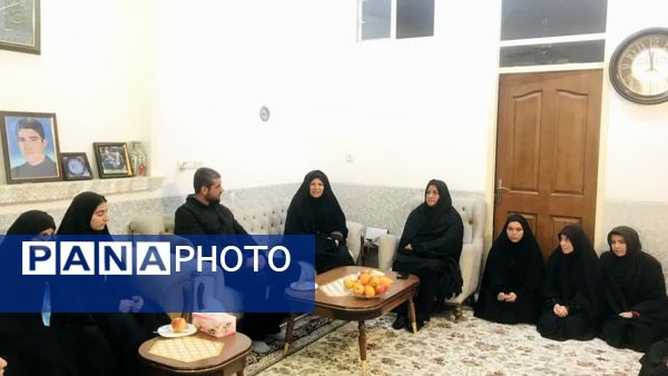 دیدار دانش‌آموزان دبیرستان حضرت ابوالفضل با مادر شهید علی‌اکبر عدم