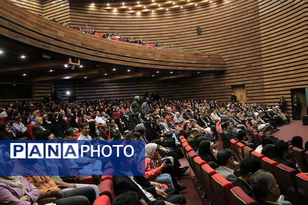 مراسم معلم سرآمد ۱۴۰۳ شهرستان‌های استان تهران و گرامیداشت مقام معلم در ایوان ری
