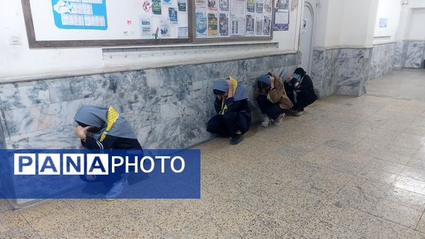 بیست و هفتمین مانور زلزله در دبیرستان دخترانه دانشور 2 