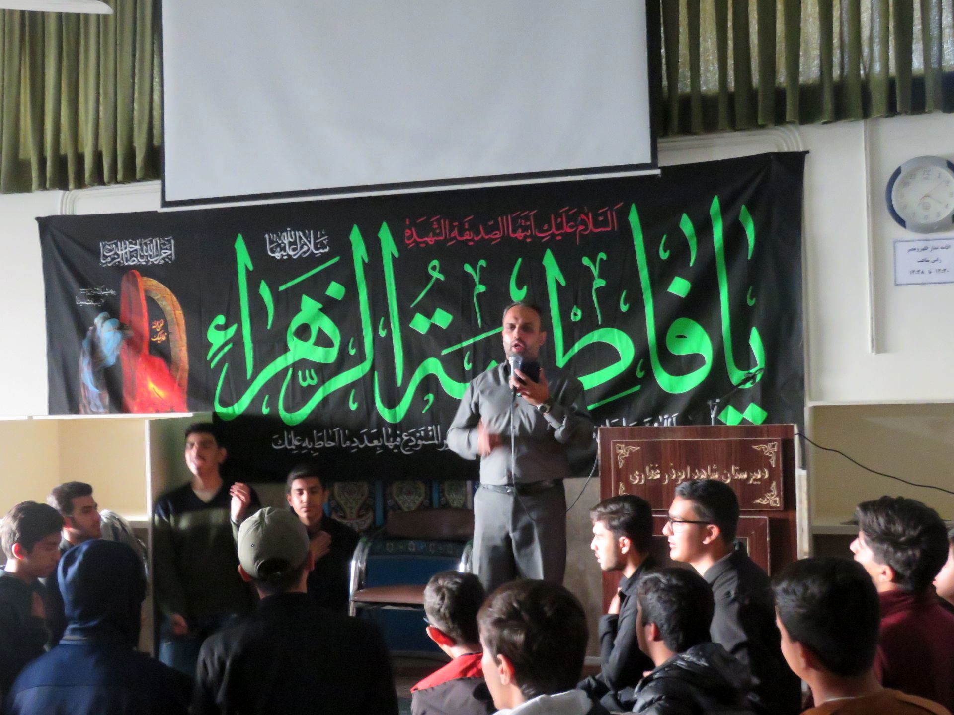 عزاداری شهادت حضرت فاطمه زهرا (س) و قرائت زیارت عاشورا در دبیرستان شاهد ابوذر غفاری 