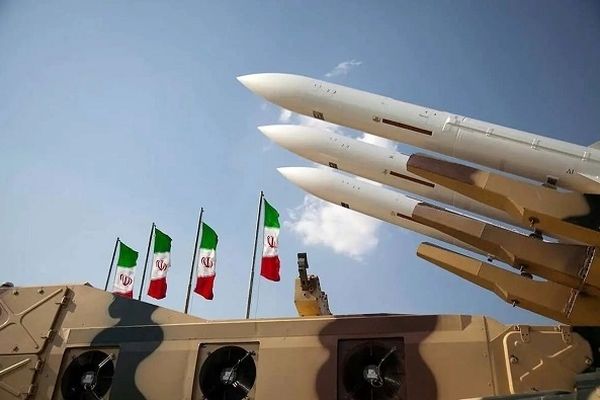 به کشورم افتخار می کنم که با عزت مقابل دشمن می‌ایستد