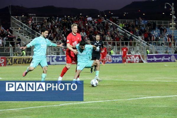 برد شیرین تراکتور در خانه