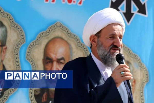 یادواره لاله‌های روشن در مدرسه تیزهوشان شهید بهشتی قرچک