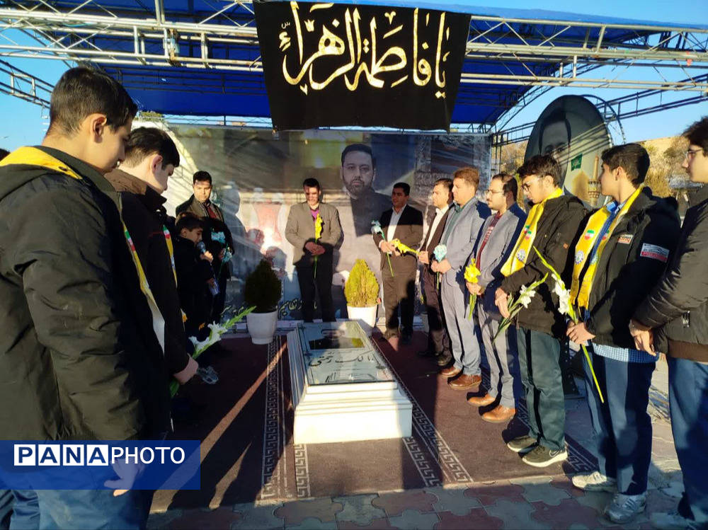 حضور پیشتازان در مزار شهدا با شمیم قرآن و عترت