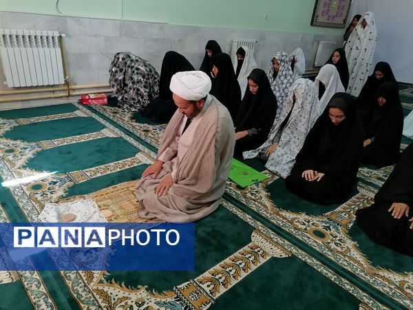 نمازجماعت دردبیرستان حاج مهدی روحانی ارغا
