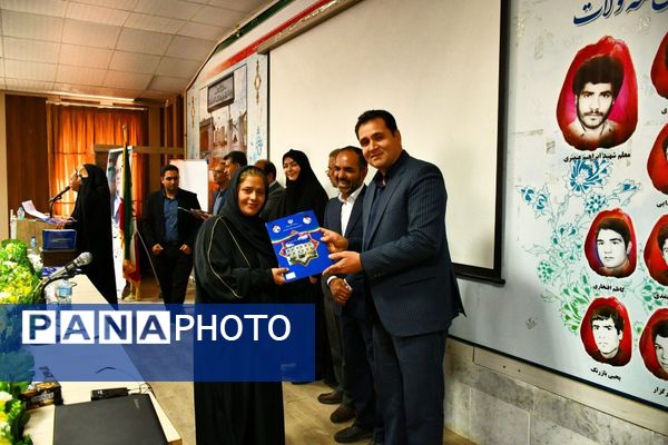 مراسم تجلیل از مدیران و رتبه‌های برتر کنکور ۱۴۰۴ در شهرستان مه‌ولات