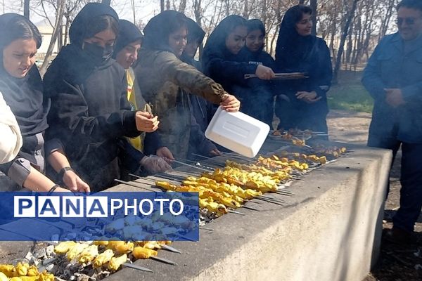 اردوی تشویقی تمشک؛ هدیه‌ای به یاوران انقلاب