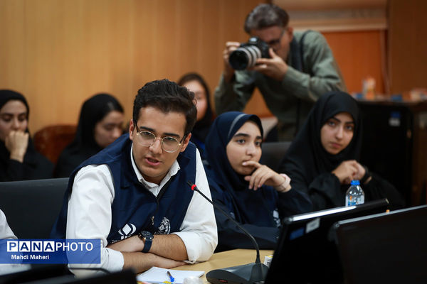 نشست صمیمی معاون آموزش متوسطه وزارت آموزش و پرورش با دانش‌آموز خبرنگاران خبرگزاری پانا