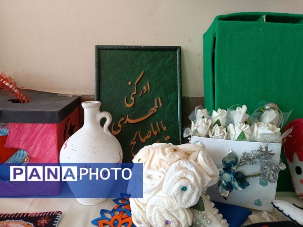 برگزاری نمایشگاه دست‌سازه‌های دانش‌آموزان و نمایشگاه کتاب در دبیرستان دخترانه نور اردبیل