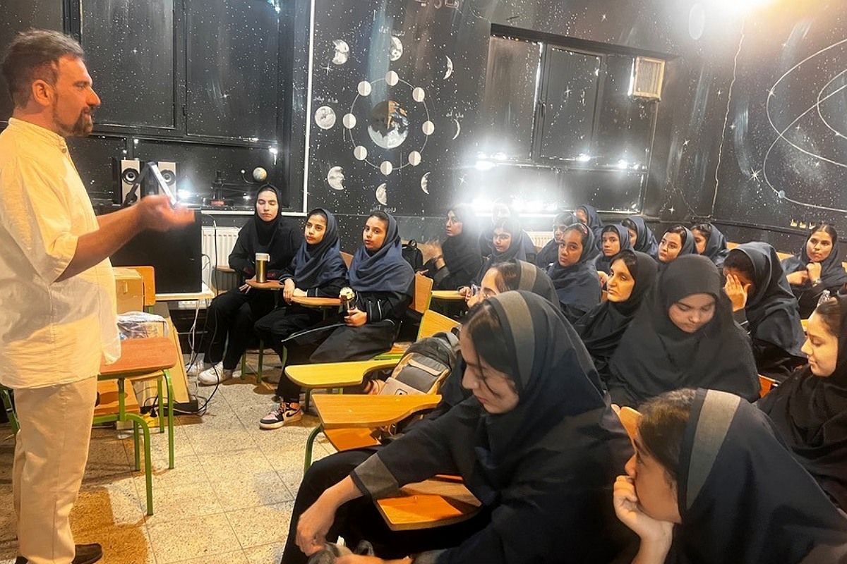 برگزاری کارگاه نجوم و نمایشگاه دستاوردهای دانش‌آموزی به مناسبت روز جهانی فضا در محل پژوهش‌سرا 