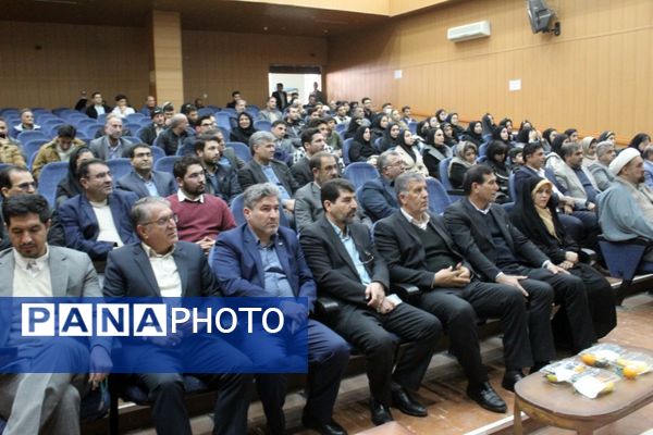 ملکان صحنه افتخارآفرینی برترین‌های کنکور ۱۴۰۴