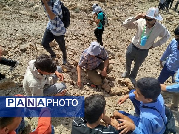 برگزاری اردوی علمی-تفریحی فسیل شناسی دبیرستان نمونه دولتی دانش 