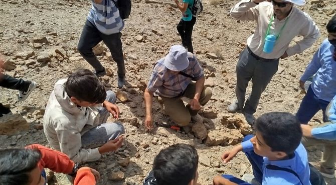 اردوی علمی-تفریحی فسیل شناسی دبیرستان نمونه دولتی دانش 