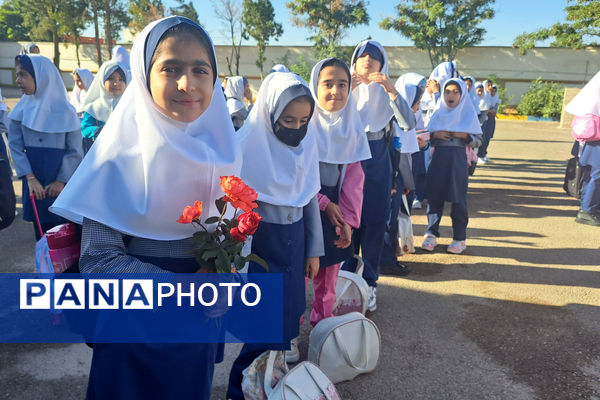 شور و نشاط دانش‌آموزان در روز بازگشایی مدارس شهر سورمق 