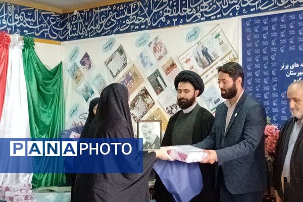 برگزاری اختتامیه نمایشگاه مدرسه انقلاب، در دبیرستان حضرت معصومه(س) شهرستان فیروزکوه