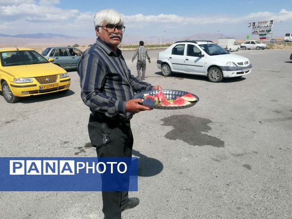 جلوه‌های از عاشقی زائرین و خادمیاران در موکب حضرت فاطمه زهرا (س) 