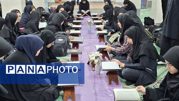 محفل قرآنی همراه با صبحانه سالم در دبیرستان فرزانگان ۲