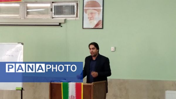 جلسه‌ مشاوره‌ای و توجیهی کنکور در دبیرستان معلم ساوجبلاغ