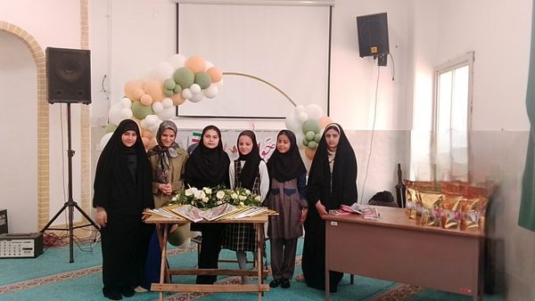 دورهمی دانش آموزان دبیرستان نرجس خاتون(س) روستای ورجان