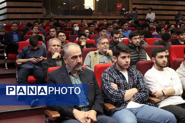 آیین تجلیل از برگزیدگان چهل و دومین دوره مسابقات فرهنگی و هنری دانش‌آموزان شهر تهران