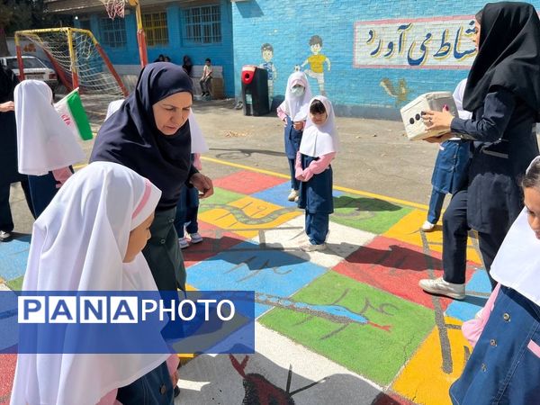 برگزاری جشن شکوفه‌ها در دبستان دخترانه المهدی ناحیه 2 کرج 