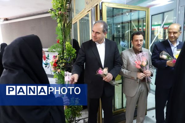 گرامیداشت هفته معلم با حضور دانش‌آموزان پیشتاز آذربایجان شرقی