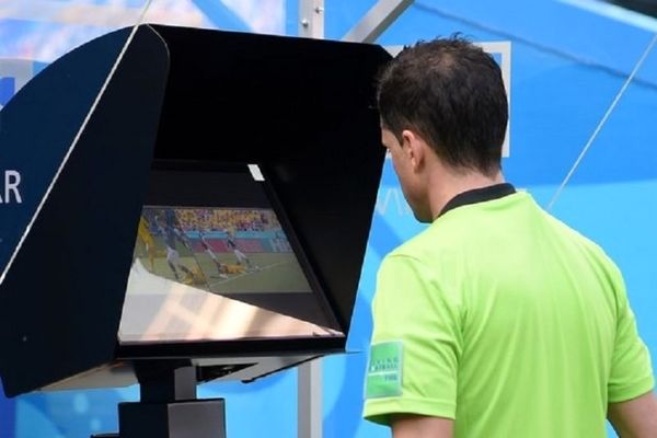 برگزاری دیدار تیم‌های فوتبال سپاهان و  استقلال در آسیا با VAR