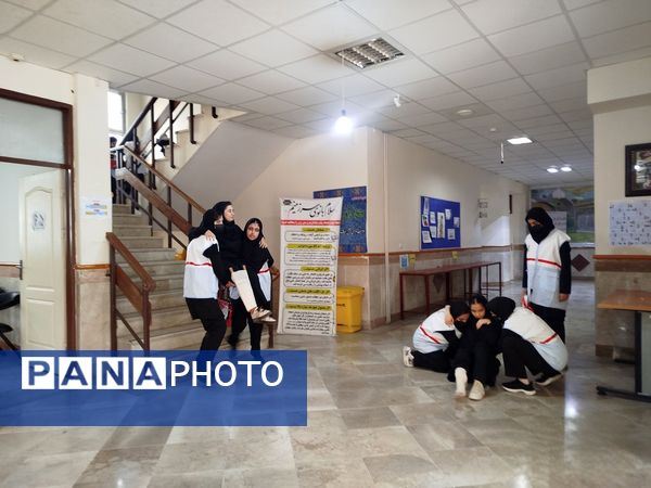 مانور سراسری زلزله در دبیرستان اعطایی ناحیه ۳ مشهد