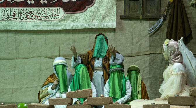 اجرای نمایش حدیث کساء و تشییع نمادین حضرت زهرا(س) توسط دانش آموزان دبستان حضرت زینب(س) 