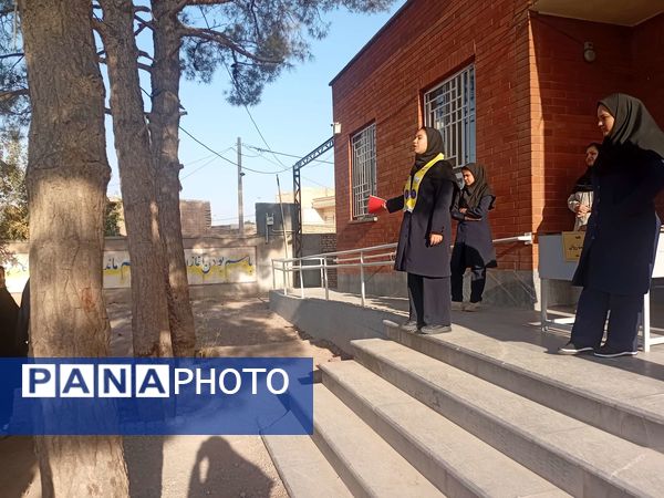 کارگاه آموزش فریادهای شادی و نغمه‌های آوایی در مدرسه مادر مهربان خلیل آباد