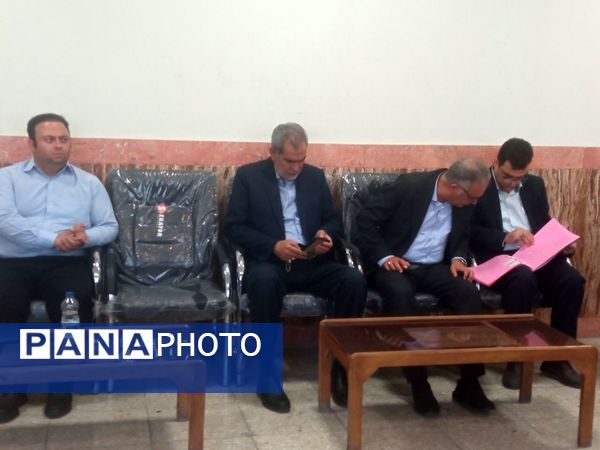 بازدید مدیر اداره ناحیه یک از دبیرستان گلشن آزادی