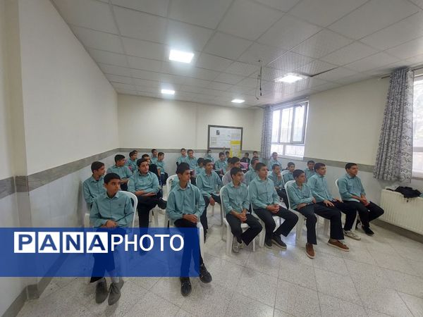 جلسه سفیران سلامت در دبیرستان رئیس زاده شهرستان خلیل آباد 