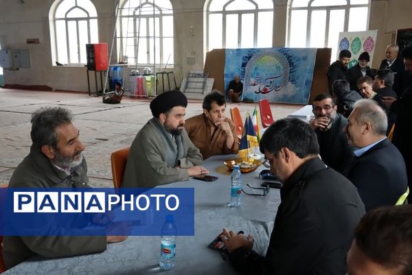 میزخدمت رایگان در مصلای محمدشهر برپا شد