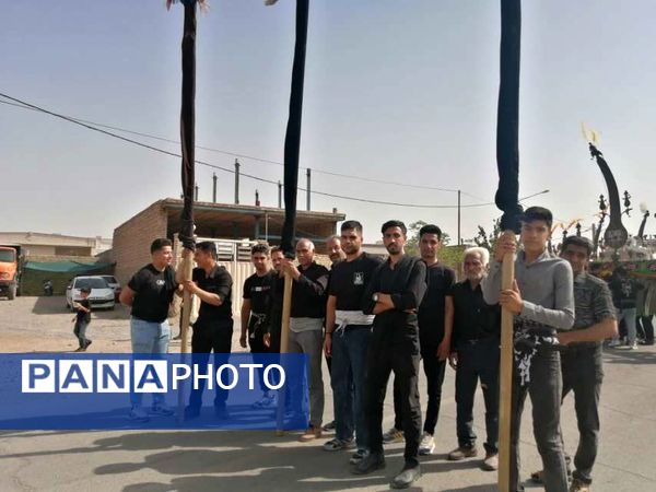 مراسم سنتی سینه زنی در روز عاشورای حسینی در روستای نقاب
