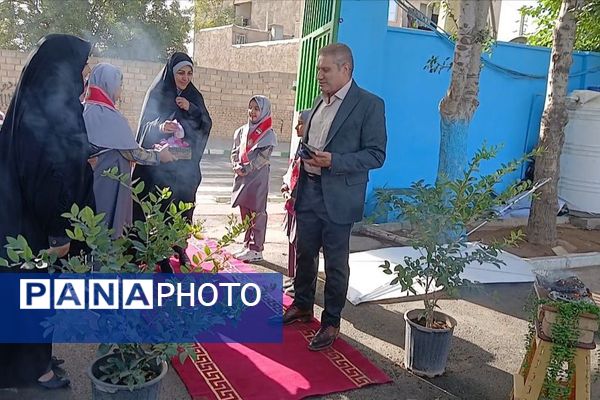 آغاز فصل نو آموزش با حضور شکوفه‌های کلای اولی در کهریزک 