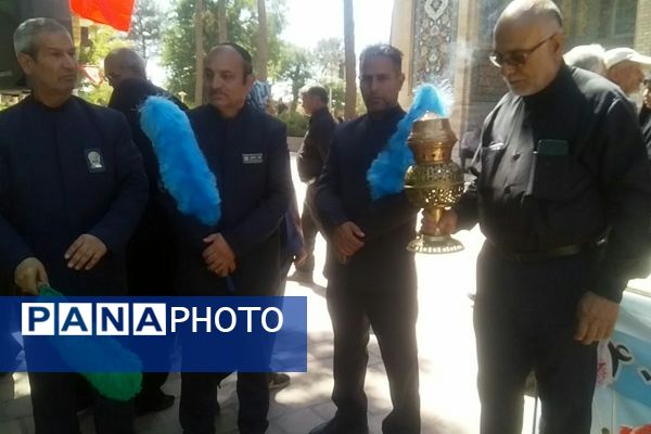 جاماندگان اربعین حسینی در  راهپیمایی حرم تا حرم نیشابور 