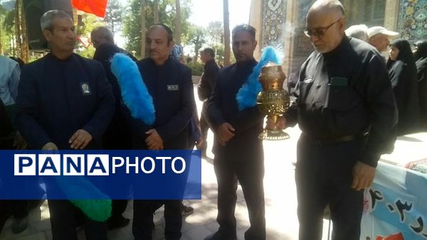 جاماندگان اربعین حسینی در  راهپیمایی حرم تا حرم نیشابور 