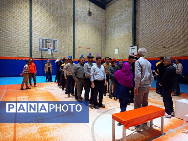 دانش آموزان مدرسه سمیه ساعاتی شاد در کنار پدرانشان گذراندند