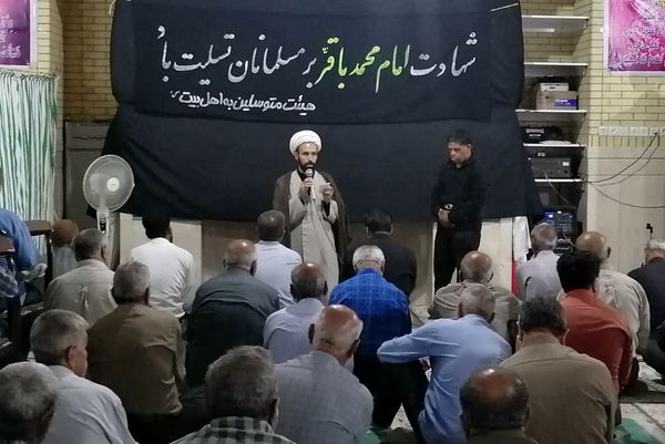 مراسم قرائت دعای کمیل در شب شهادت امام پنجم شیعیان در شهر بانش