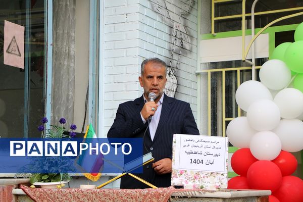 تجلیل مدیرکل آموزش و پرورش آذربایجان غربی از دانشآموز سخنران در نشست با رئیس جمهور