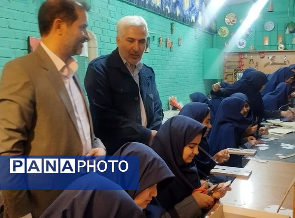 بازدید معاون آموزش متوسطه استان از دبیرستان شاهد تکتم ناحیه ۳ مشهد