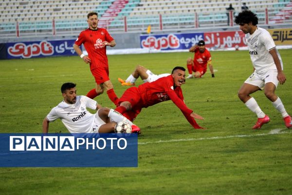 بازی تراکتور و ملوان در تبریز