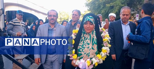 جلوه‌هایی از اجتماع مردم بجنورد در تجلیل از بانوی شجاع رسانه ملی