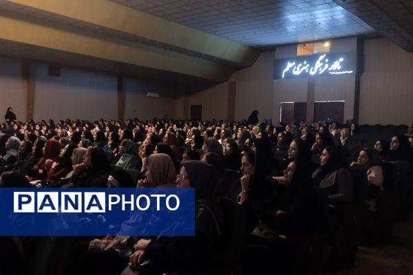 اولین جلسه هدایت تحصیلی دبیرستان پویش ناحیه ۳شیراز 
